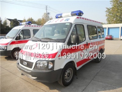 福特老款短軸救護(hù)車圖片