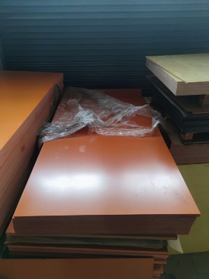 �M������ľ��