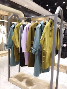 18�������ەr�����eƷ��Ů�bʯ�����Hһ��؛Դ���l�M؛