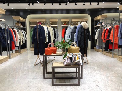 ����Ʒ����P18���¿�Ů�b�V�ݰ�ܽ��Ʒ���ۿ��߷����l