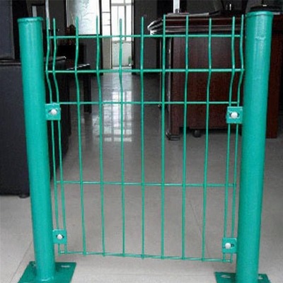 噴塑學(xué)校操場(chǎng)護(hù)欄網(wǎng)足球場(chǎng)鐵絲網(wǎng)網(wǎng)球場(chǎng)圍欄