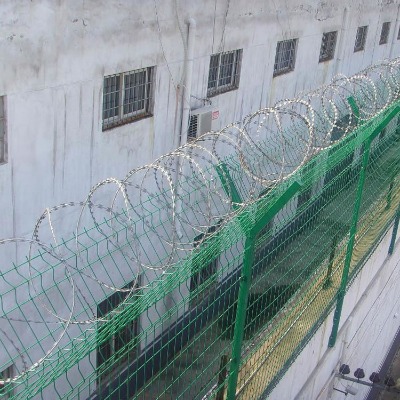 �����WУ�������̾W������P��Ƭ���K