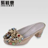 ����(y��ng)�����С����Ҹ���ƽ��ŮʽЬ��Ь(�D)