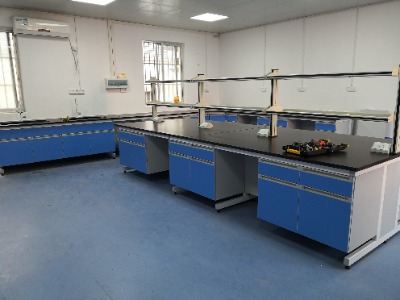 �����d�h�Ќ���_���d������ҼҾߣ�ͨ�L�񣬃x���_���ǹ�һվʽ