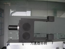 �~���y(c��)��x