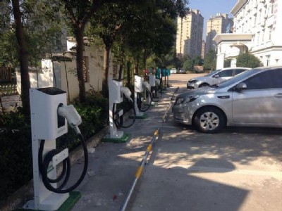 交流充電樁安裝 汽車交流充電樁充電穩(wěn)定 支持兩輛車同時(shí)充電