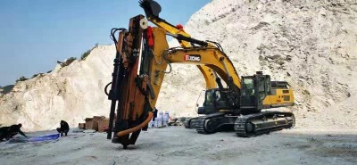 �����Vɽ���̙Cе�b��Һ��菎r�@���@��������һ�w�C�ڸ��o���_��