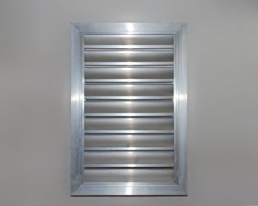 ���~���S��