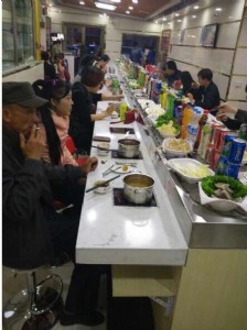 旋轉(zhuǎn)麻辣燙小火鍋設(shè)備 自助旋轉(zhuǎn)火鍋設(shè)備