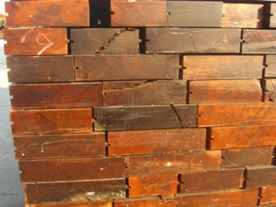 ���}����