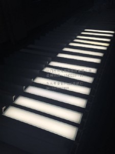 led�L���ε����