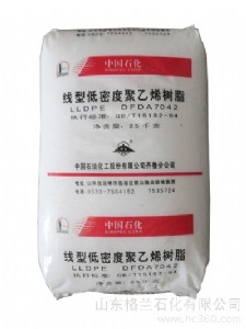 �R��ʯ���a(ch��n) ���Ծ���ϩĤ�Ϯa(ch��n)Ʒ lldpe  7042