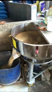 ��������ԭ�ϔ���C �B�i����ϻ�ϙC