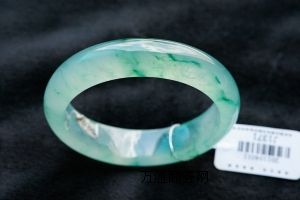 �ӘӺ���乩������������C