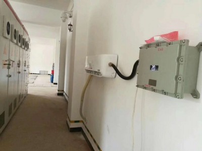 ���ͺ����з������{