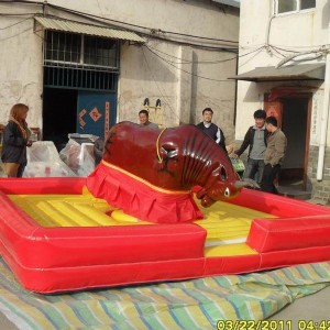 廠家供應(yīng)室內(nèi)斗牛機(jī) 充氣斗牛機(jī)游樂設(shè)備 造型新穎