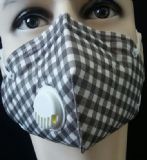 �������y���F������