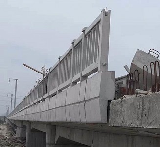 �����F·�ڰ��ײ�����;��F·�A�Ƙ����������F�J�S��