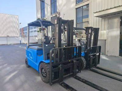 ���ݱȁ��ϲ�܇3����̖