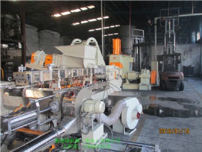 ̿��ɫĸ�������C(j��)���a(ch��n)�S��