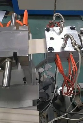 �m�݌����С��Ƭ�ĔD���C�r��