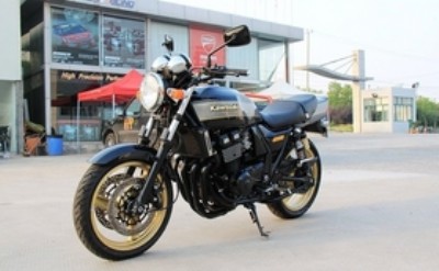 ���۴���zrx400