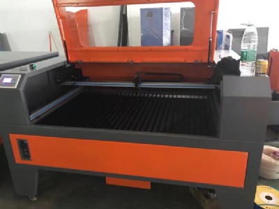 ���ݷ��b���ϲ��ϼ����и�C