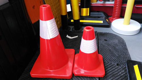 ѩ��Ͳ��ײ·�F