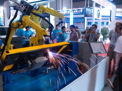 �C���˺��ӹ���վ