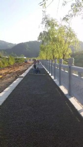 �F��ʡ��Ȫ���R��ƺ�S�z��F(xi��n)��ˮ���Ŀ���е���ɫ͸ˮ������