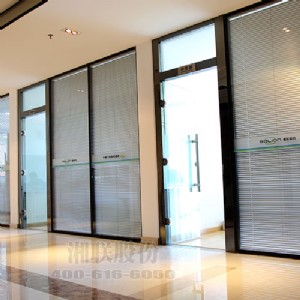 ��(li��n)��(n��i)�ð��~�пղ����ɷ��D(zhu��n)180�ȣ��a(ch��n)Ʒʹ�ÿ��g��