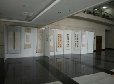 ����W(xu��)У��Ʒ�������L(f��ng)����չ���r���X�Ͻ�����չ��