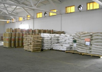 �������F