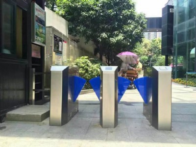 ��h�W(xu��)У��������l ˢ���M(j��n)�����l�S�� У�@appһ��ͨ