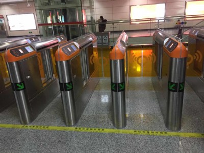 ���Fվ���C��һ��ͨ�T,���F�M��ˢ����ͨ�T